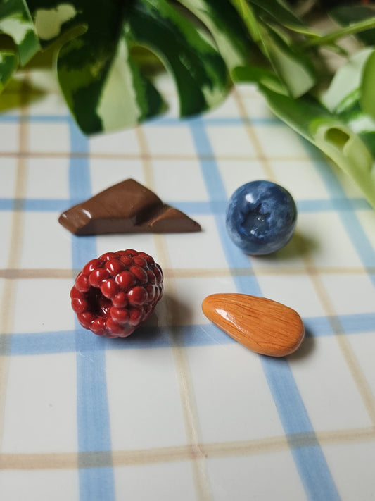 Set de 4 magnets - chocolat, myrtille, framboise & amande
